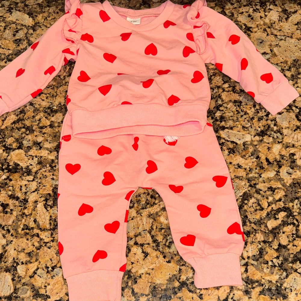 Pink Heart Kids sweatsuit-Valentine’s Day - Picture 1 of 2